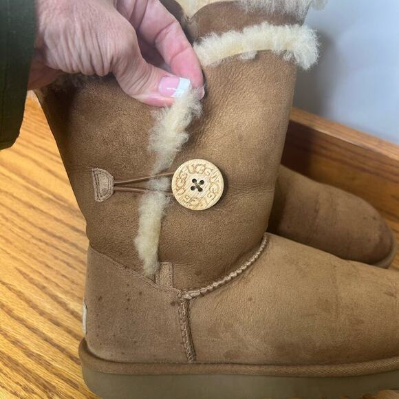 UGG Bailey Button Size 7 Boot Bootie Snow Winter - Picture 6 of 11